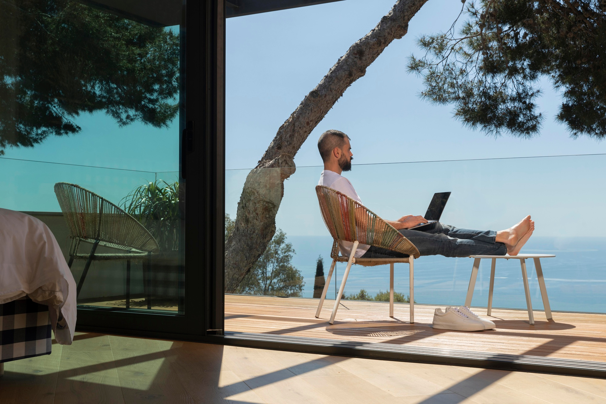 Unlocking the Benefits of Remote Working: What Companies Can Learn from Airbnb's 'Work from Anywhere' Policy